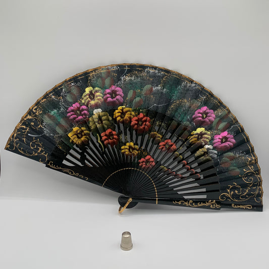 Abanico de madera calado color negro y pintado a mano