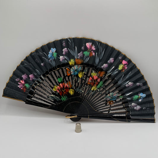 Abanico de madera calado color negro y pintado a mano