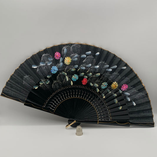 Abanico de madera calado color negro y pintado a mano