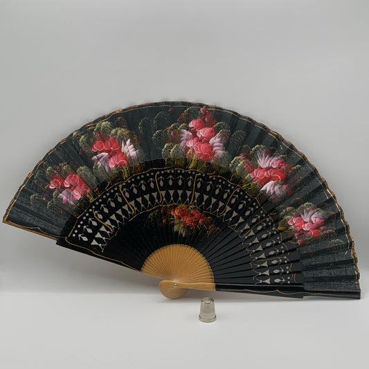 Abanico de madera calado color negro y pintado a mano