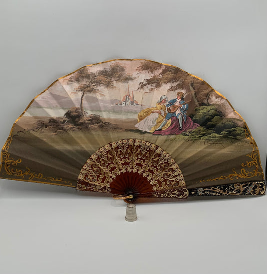Abanico de pasta calado color carey y pintado a mano por ambas caras
