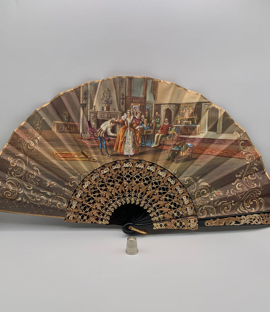 Abanico de pasta color carey e imagen de época impresa por ambas caras