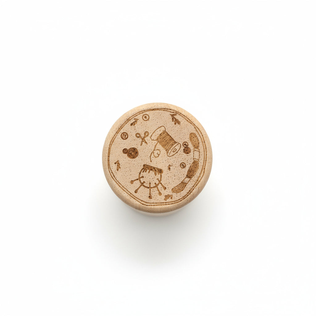 Acerico de madera natural con tapa