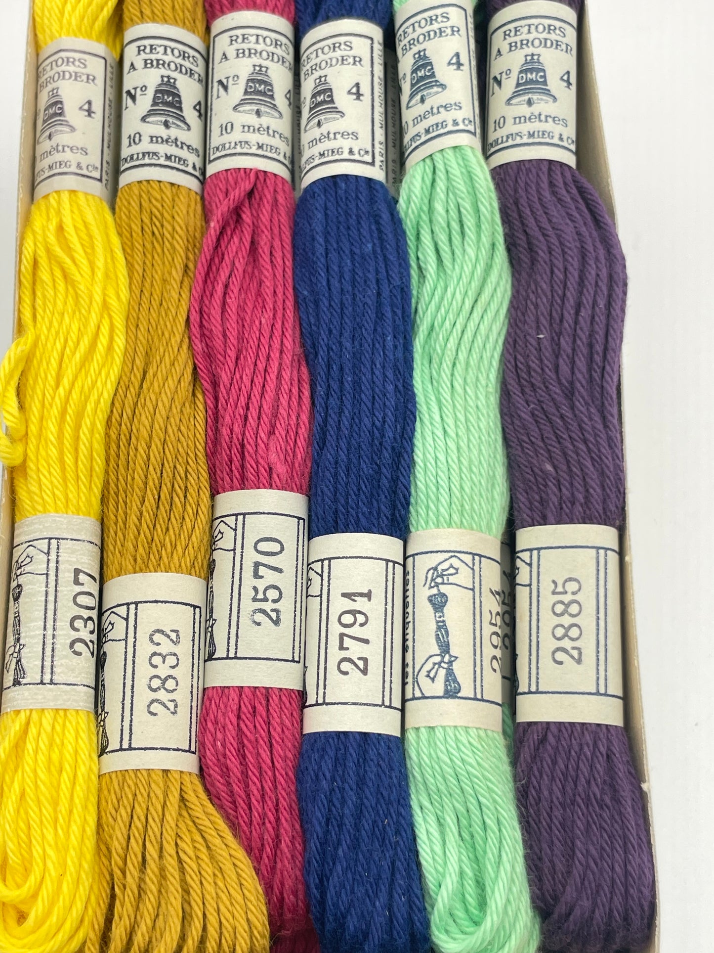 Caja de hilos retors variadas "DMC Nº 4" Algodón 100%