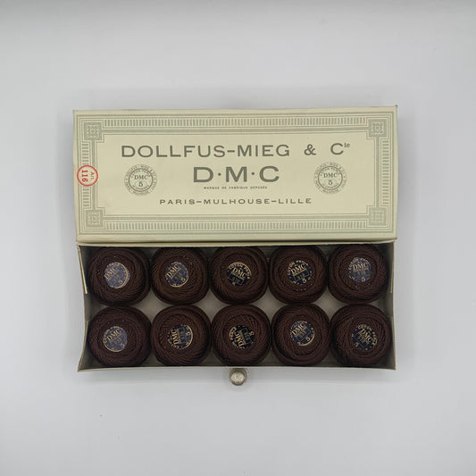 Caja de ovillos perlé Nº 5 (938) - 100% Algodón DMC