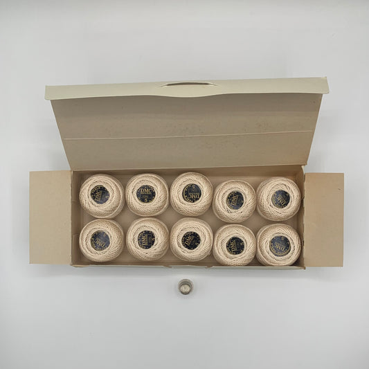 Caja de ovillos perlé Nº 5 (ECRU NATUREL) - 100% Algodón DMC