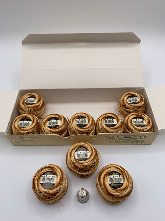 Caja de ovillos perlé Nº 8 (61) - 100% Algodón DMC