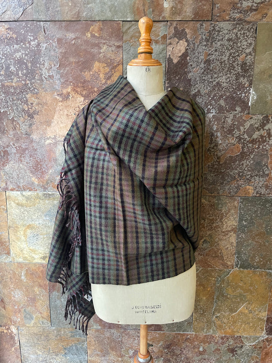 Chal vintage en tonos verdes y granate, marca Gutlan