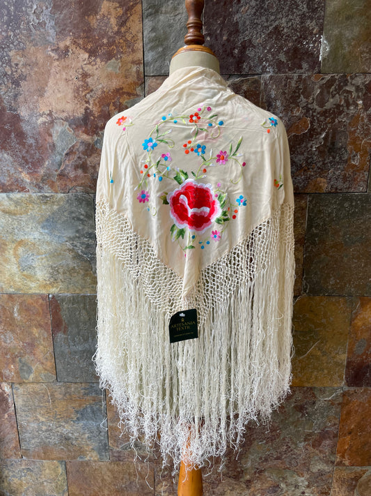 Mantoncillo bordado a mano de seda natural en color beige