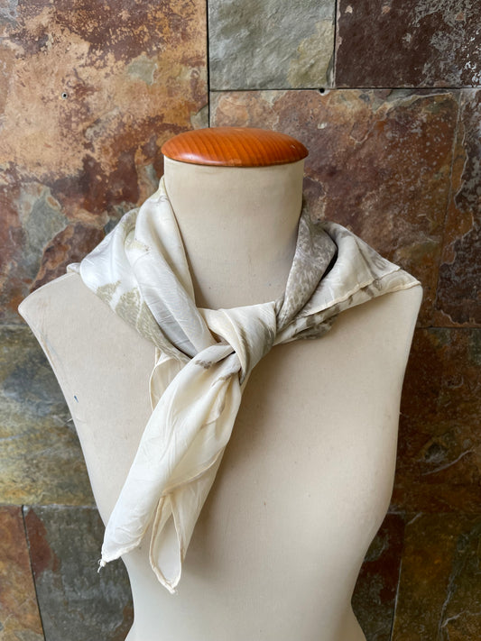 Pañuelo de cuello de seda 100% tintado con la técnica ECOPRINT por RAMÓN SANTOS