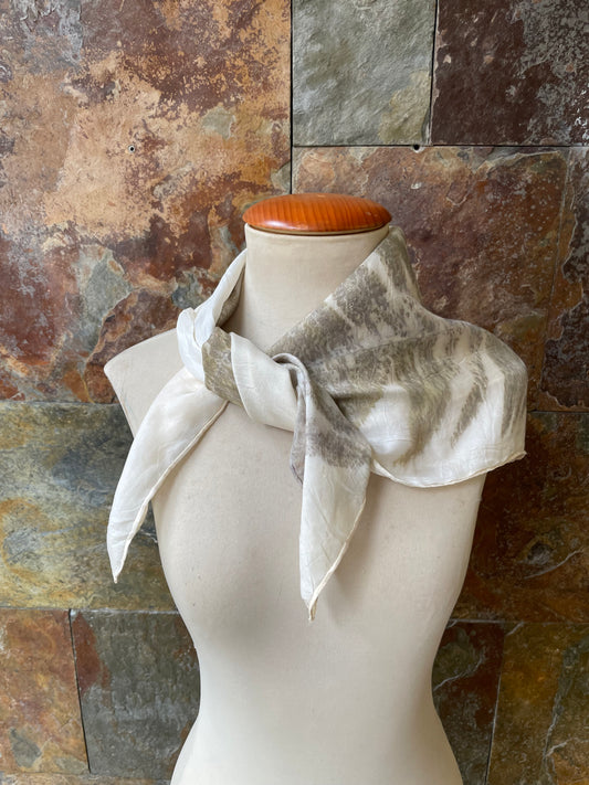 Pañuelo de cuello de seda 100% tintado con la técnica ECOPRINT por RAMÓN SANTOS