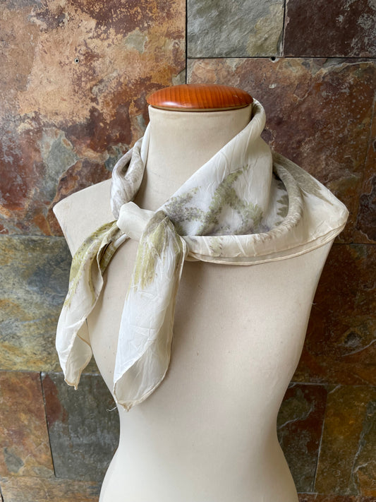 Pañuelo de cuello de seda 100% tintado con la técnica ECOPRINT por RAMÓN SANTOS