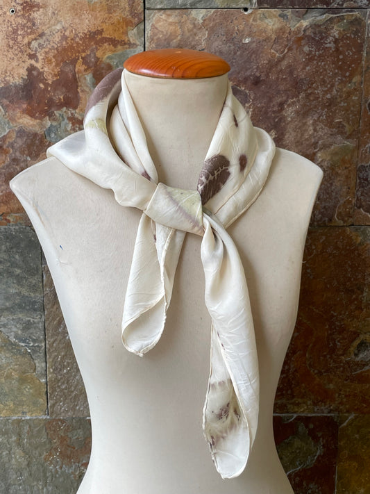 Pañuelo de cuello de seda 100% tintado con la técnica ECOPRINT por RAMÓN SANTOS