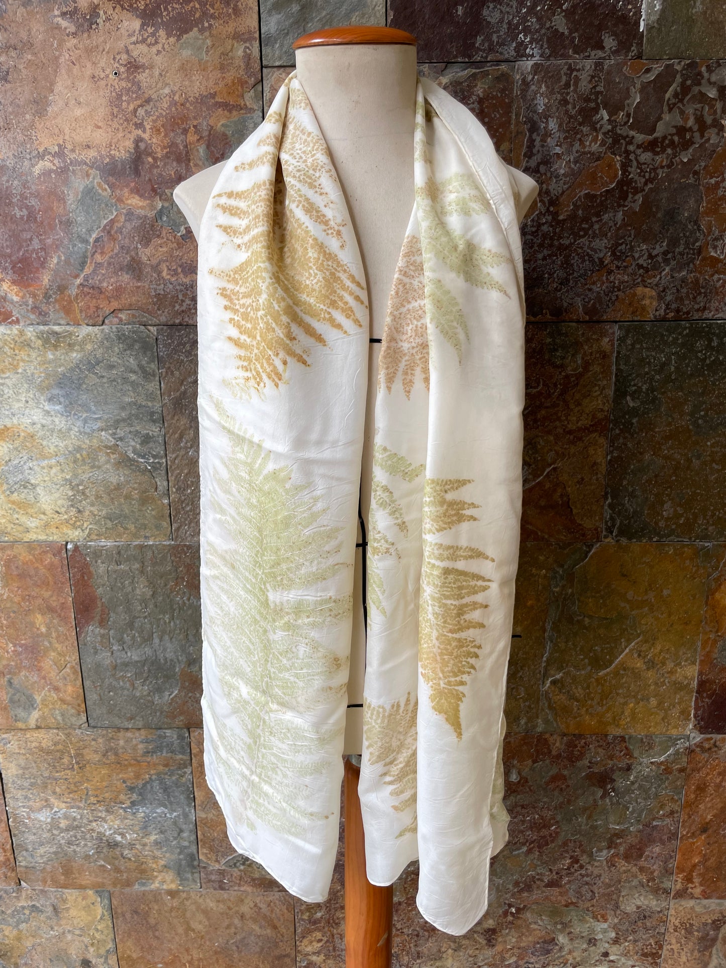 Pañuelo seda 100% tintado con la técnica ECOPRINT por RAMÓN SANTOS