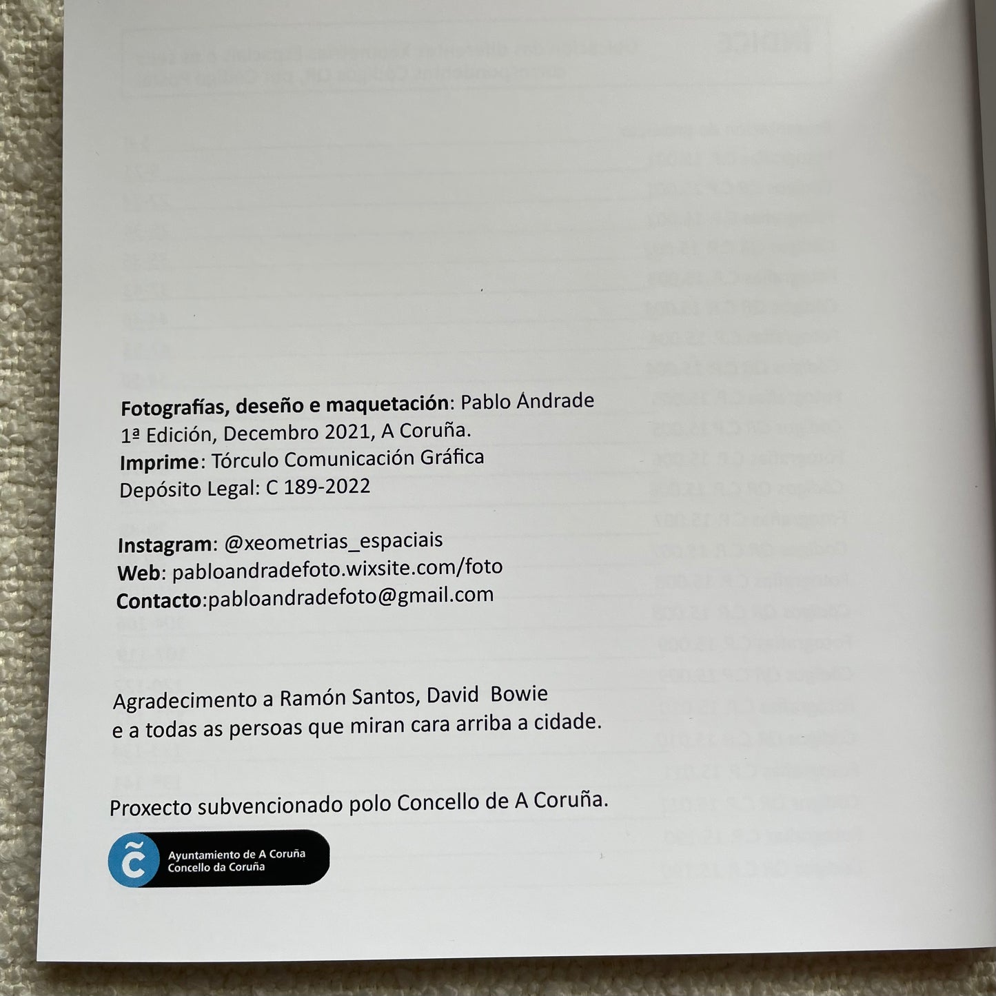 Libro de fotografía 15.000 xeometrías espaciais