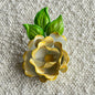 Broche vintage de metal con forma de flor