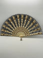 Abanico antiguo de pasta color hueso con adornos en dorado y encaje negro