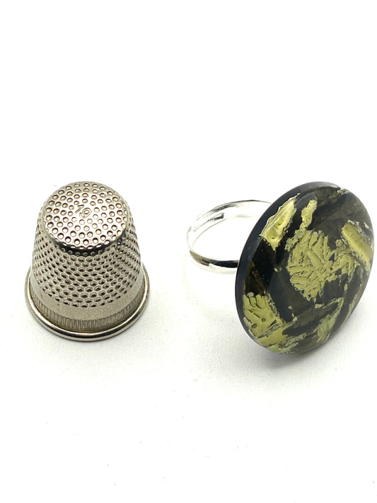 Anillo vintage de pasta color camuflaje