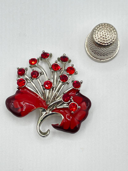 Broche de metal y strass con forma de ramillete de flores