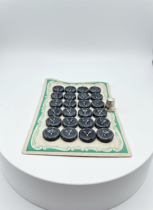 Cartón 24 botones vintage años 40 color gris nacarado. Industrias Plastos. Barcelona