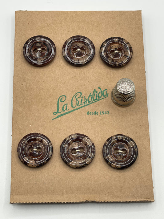 Cartón con 6 botones vintage de pasta color chocolate. Edición especial 84 aniversario La Crisálida