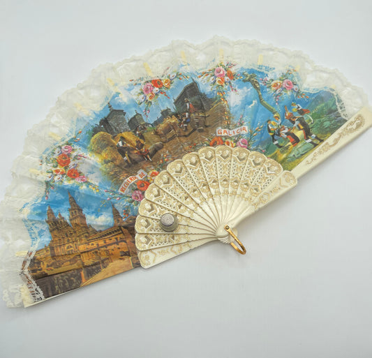 Abanico de pasta color nácar con encaje, imagen impresa sobre GALICIA