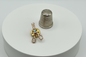 Broche de solapa/pin con forma de tijeras de costura y strass