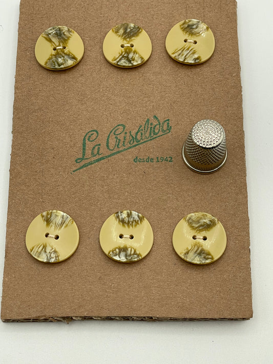 Cartón 6 botones vintage de pasta color vainilla y musgo. Edición especial 84 aniversario La Crisálida