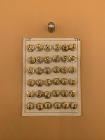 Cartón 36 botones vintage grandes de pasta años 50 color amarillo y plata