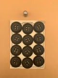 Cartón 12 botones vintage de pasta grandes, años 50 color verde oscuro. Marca Hisla