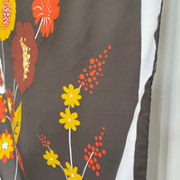 Pañuelo vintage años 70 color marrón con estampado flores.