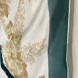 Pañuelo seda pura años 70 color verde, blanco y beige