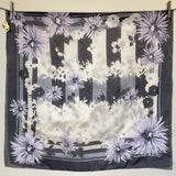 Pañuelo seda pura años 70 tonos grises y lila con estampado floral