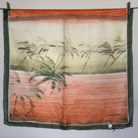 Pañuelo seda pura años 70 en tonos naranjas y verdes, estampado paisaje con palmeras