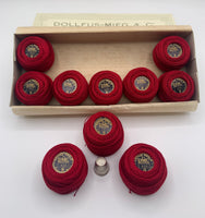 Caja de ovillos perlé Nº 8 (498) - 100% Algodón DMC