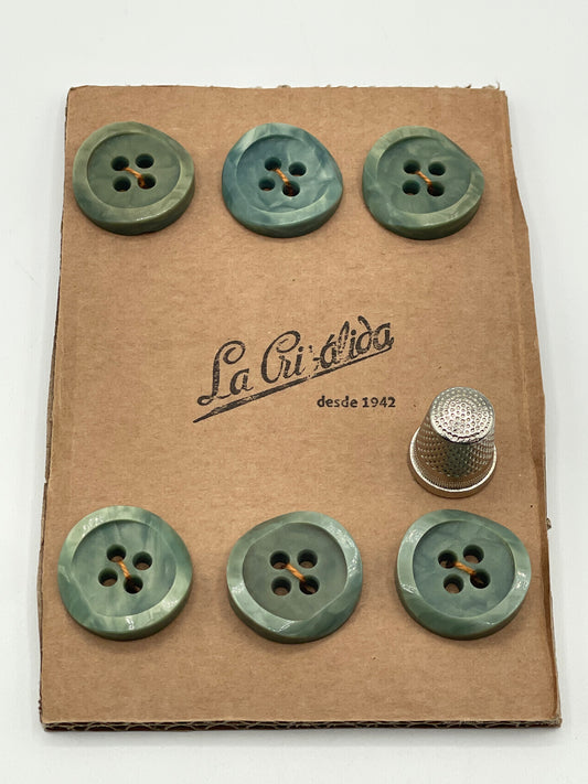 Cartón con 6 botones vintage de pasta en color verde salvia jaspeado. Edición especial 84 aniversario La Crisálida
