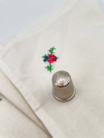 Servilleta vintage de tela con un pequeño bordado a mano