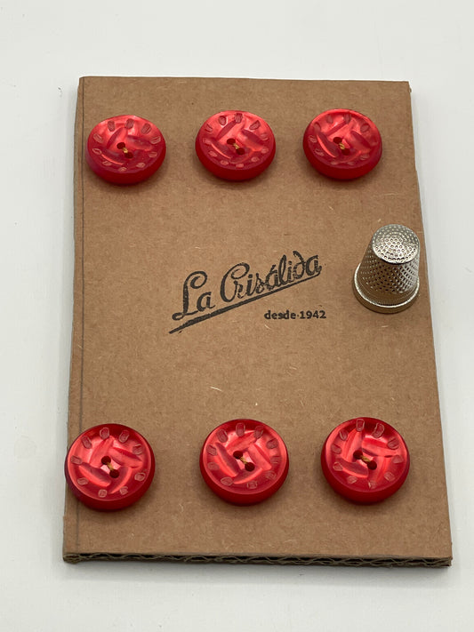 Cartón con 6 botones vintage de pasta en color rojo. Edición especial 84 aniversario La Crisálida