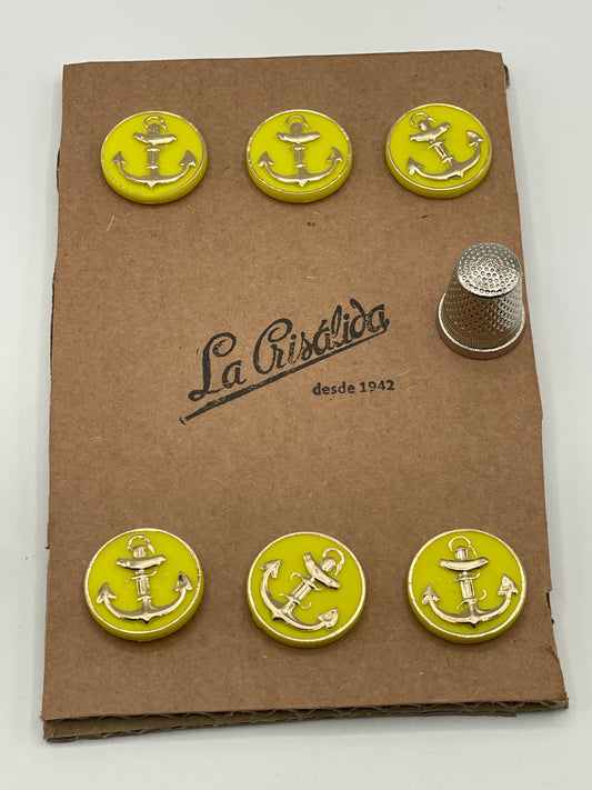 Cartón con 6 botones vintage de pasta en color amarillo limón y ancla dorada. Edición especial 84 aniversario La Crisálida