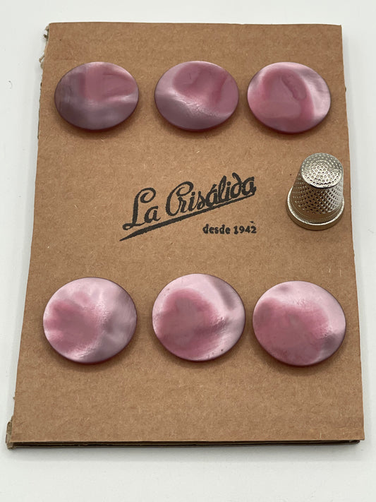 Cartón con 6 botones vintage de pasta en color rosa empolvado y reflejos perlados. Edición especial 84 aniversario La Crisálida