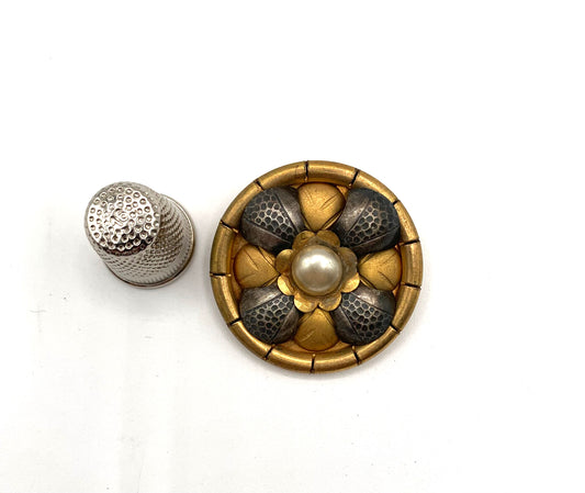 Broche vintage de metal dorado con forma de flor - Único en stock