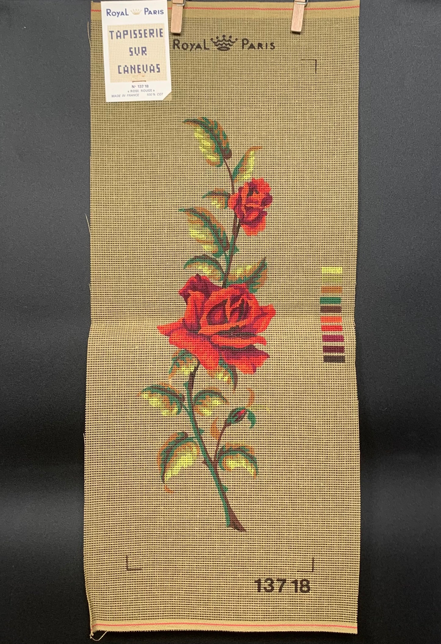 Petit point: "Rose rouge" Royal Paris - CON HILOS