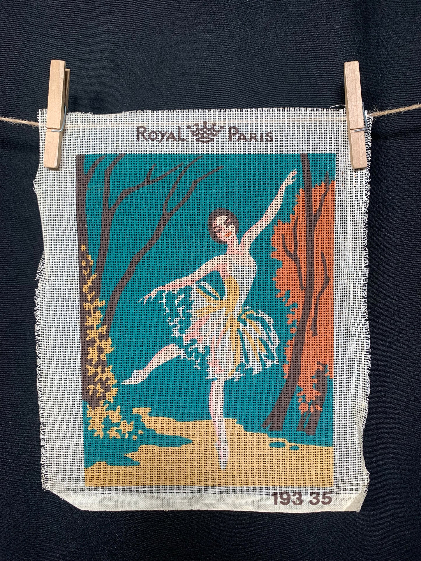 Petit point: "Bailarina de ballet con fondo verde" Royal Paris - CON HILOS