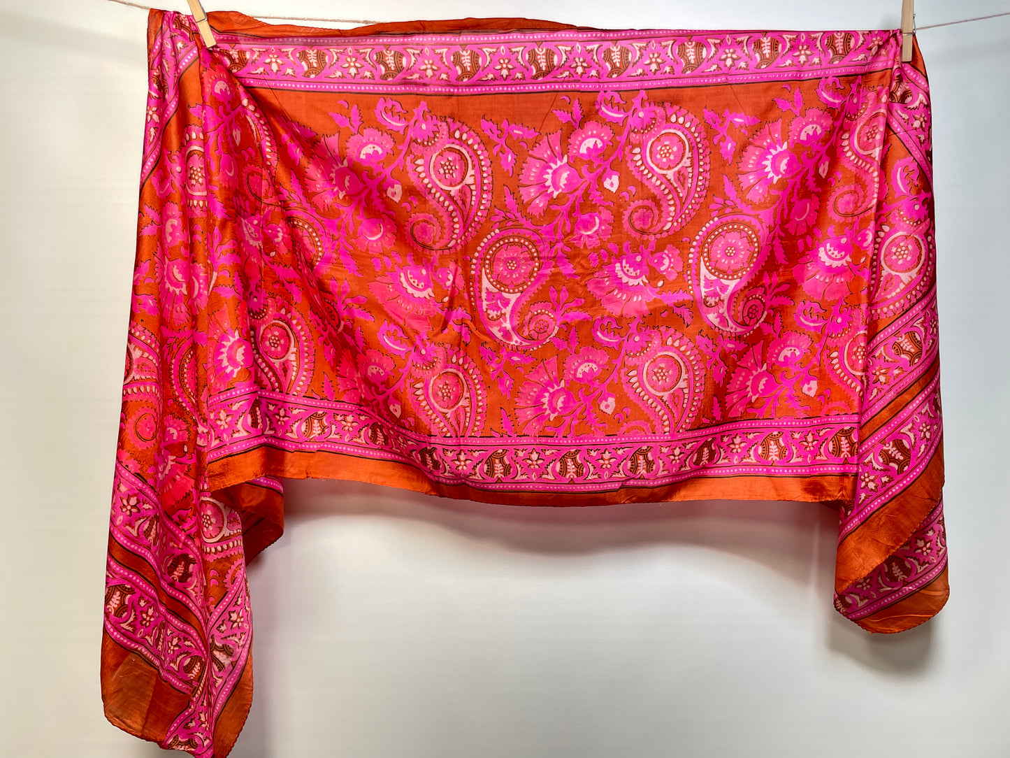 Foulard vintage de seda tonos naranjas y fucsia