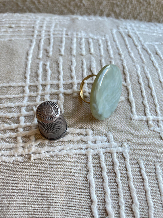 Anillo vintage de pasta color verde nacarado