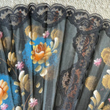 Pericón de pasta y encaje negro pintado a mano con motivos florales