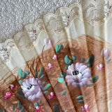 Pericón de pasta y encaje beige pintado a mano con motivos florales