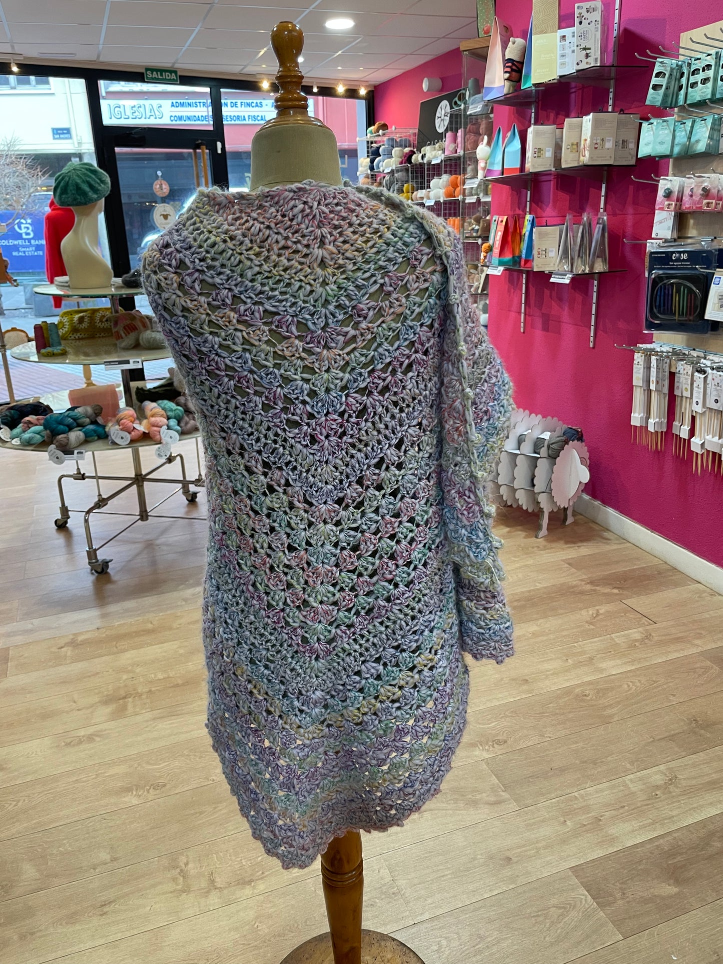 Chal de lana hecho a mano multicolor