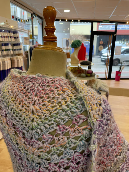 Chal de lana hecho a mano multicolor