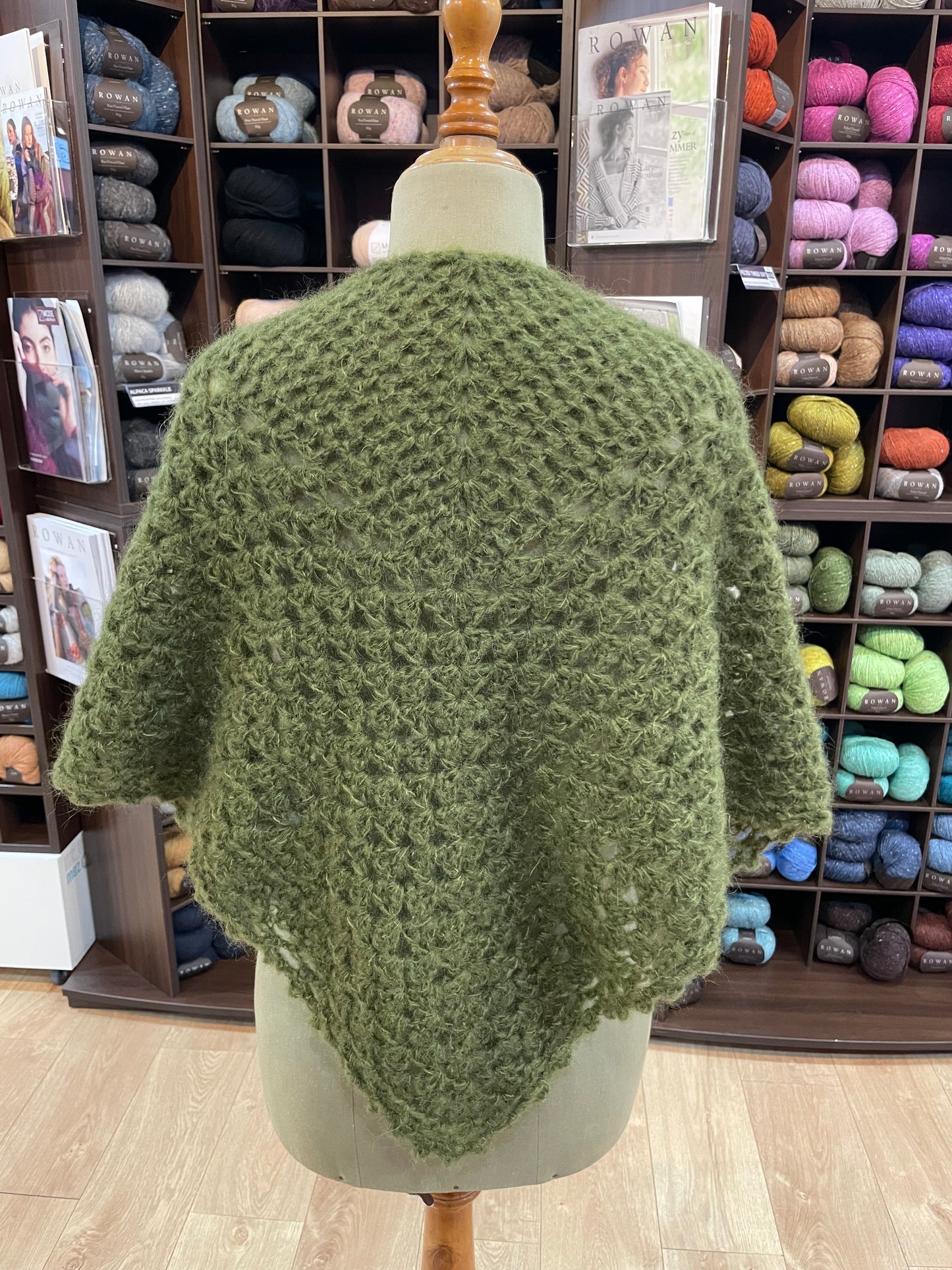 Chal del lana y mohair hecho a mano color verde